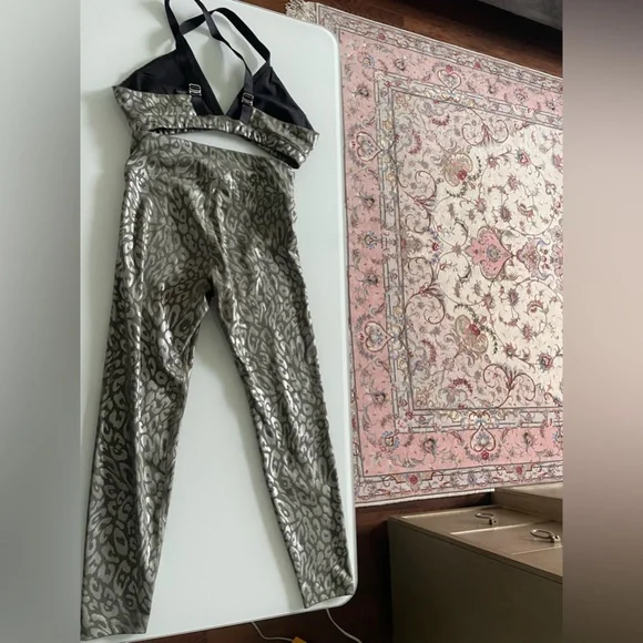 Heroine Sport workout/athletic set sport bra and leggings - Picture 7 of 7